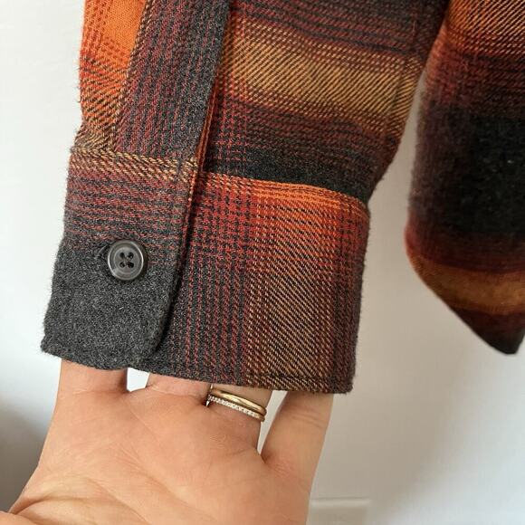 Old Navy Womens Swiftie Boyfriend Flannel Shirt Size LT Evermore Country Barn - Picture 5 of 7